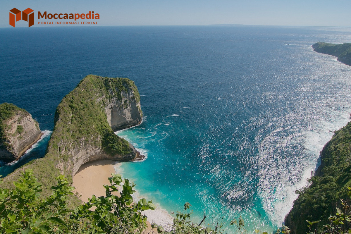 5 Tempat Wisata Nusa Penida, Cantiknya Bukan Main!
