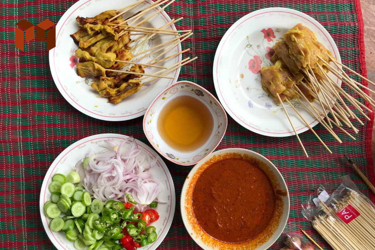 10 Rekomendasi Makanan Khas Lombok Saat Travelling